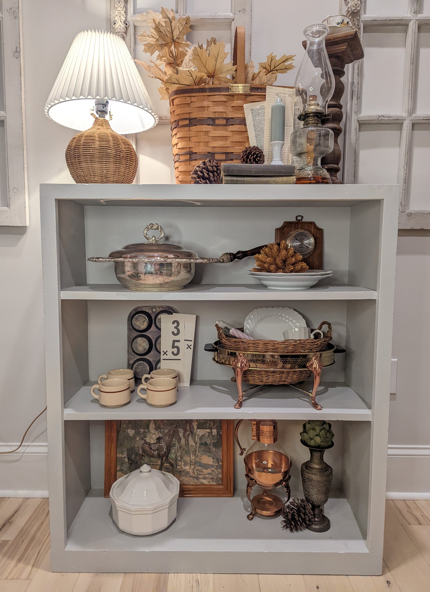 Wood pillar with tea cup