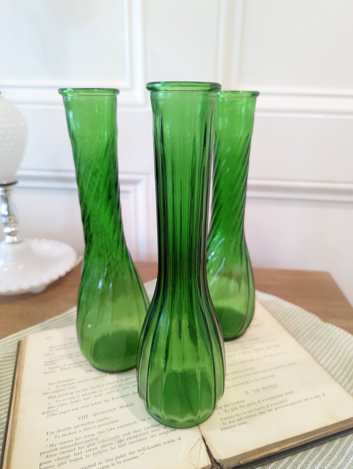 Green 💚 Vintage Glass Bud Vase