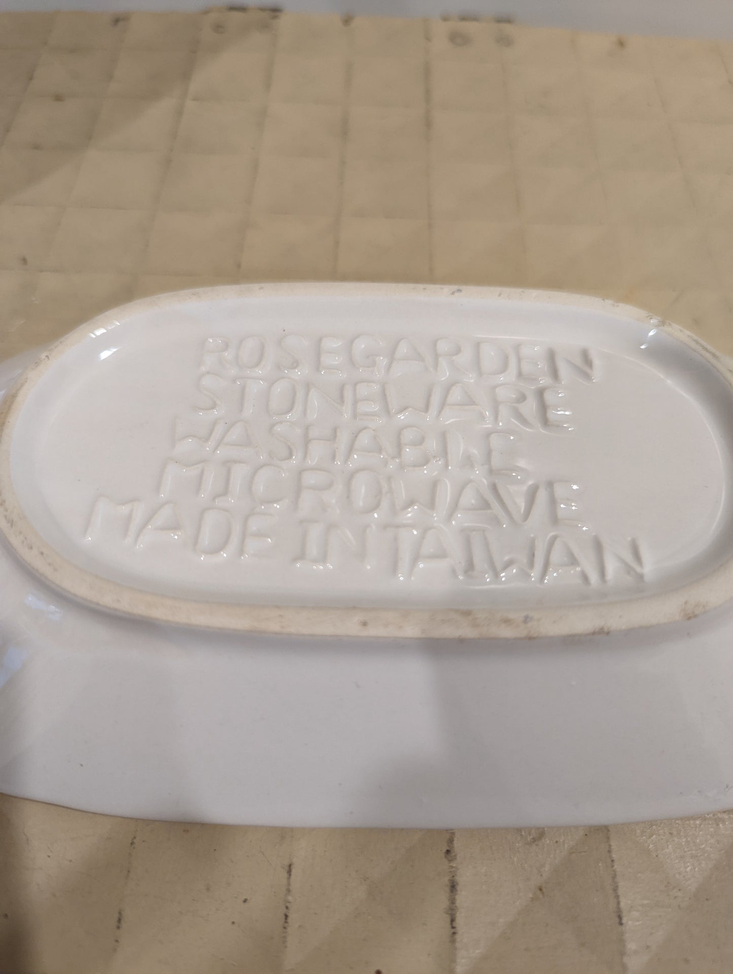 Rose Garden Stoneware Gravy Bowl in Lattice Pattern