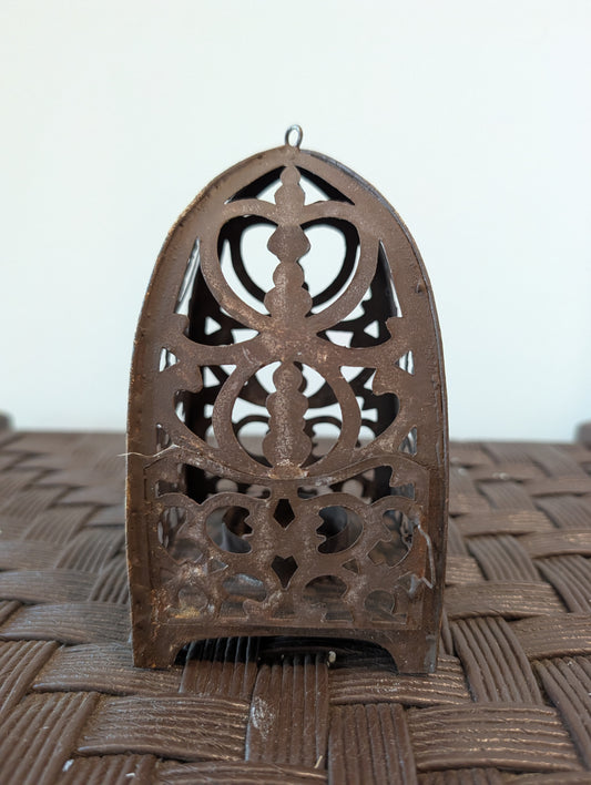 Arched lantern holder