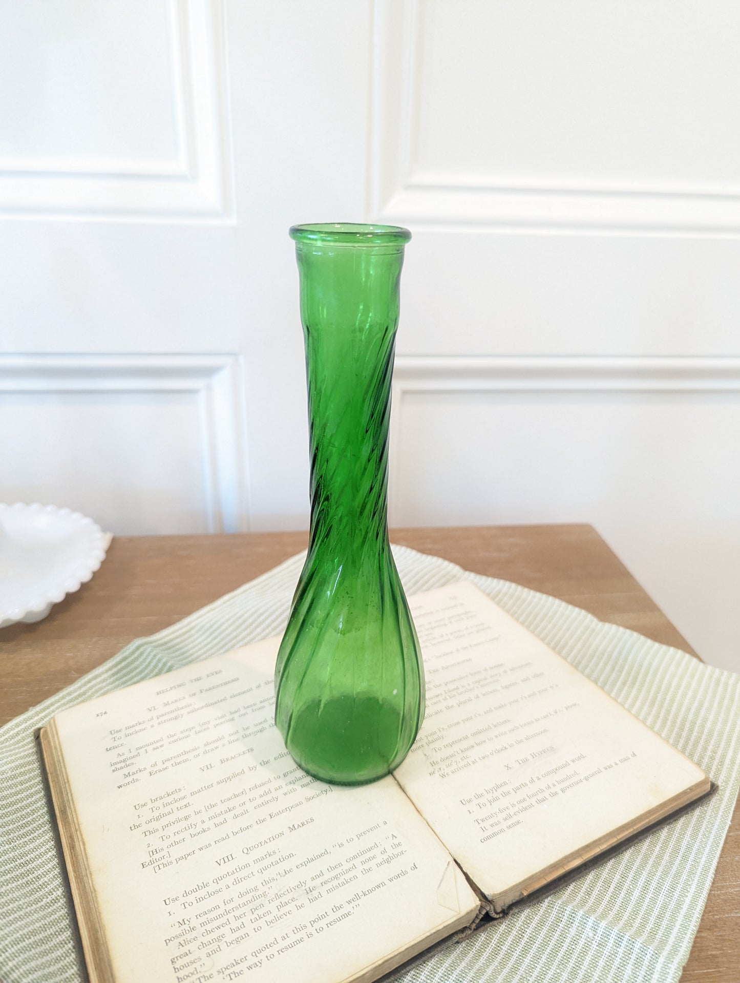 Green 💚 Vintage Glass Bud Vase