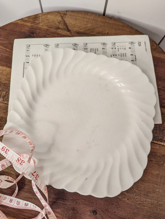 Scallop plates and cup set of 3