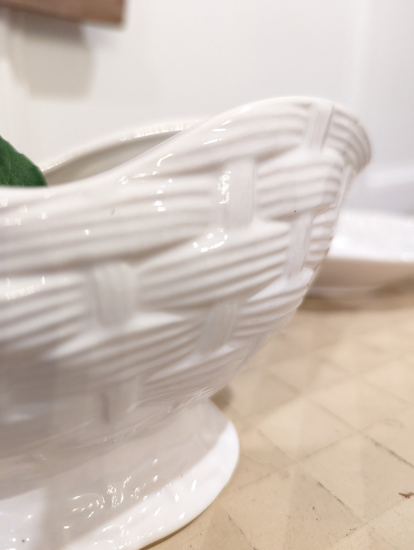 Rose Garden Stoneware Gravy Bowl in Lattice Pattern