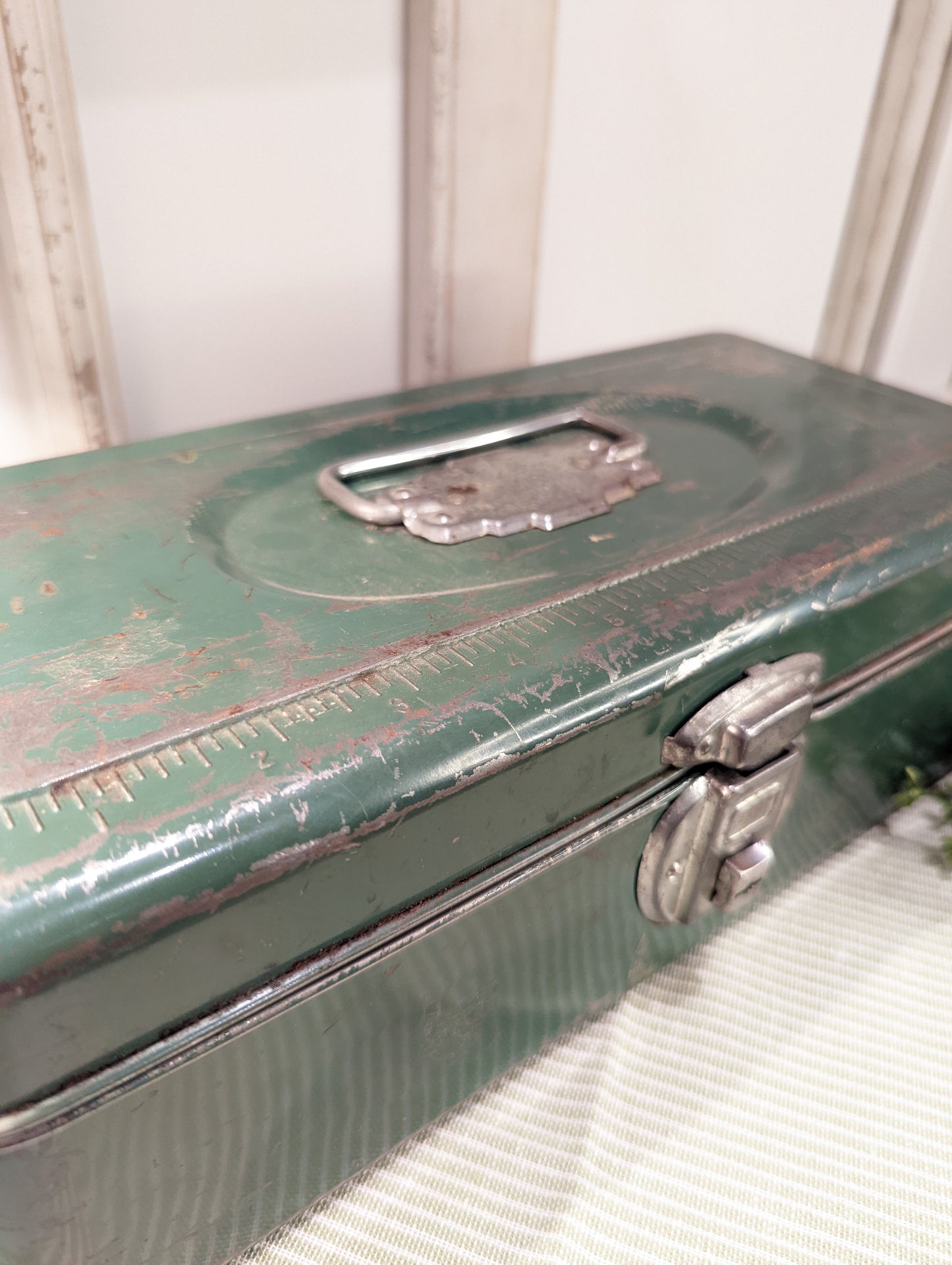 Vintage Tin Tool Box 💚