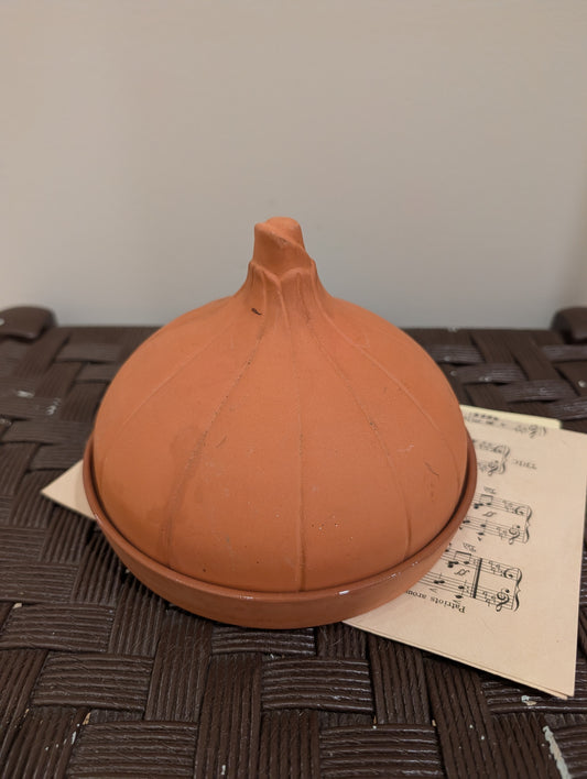 Terracotta garlic and vegetable roaster