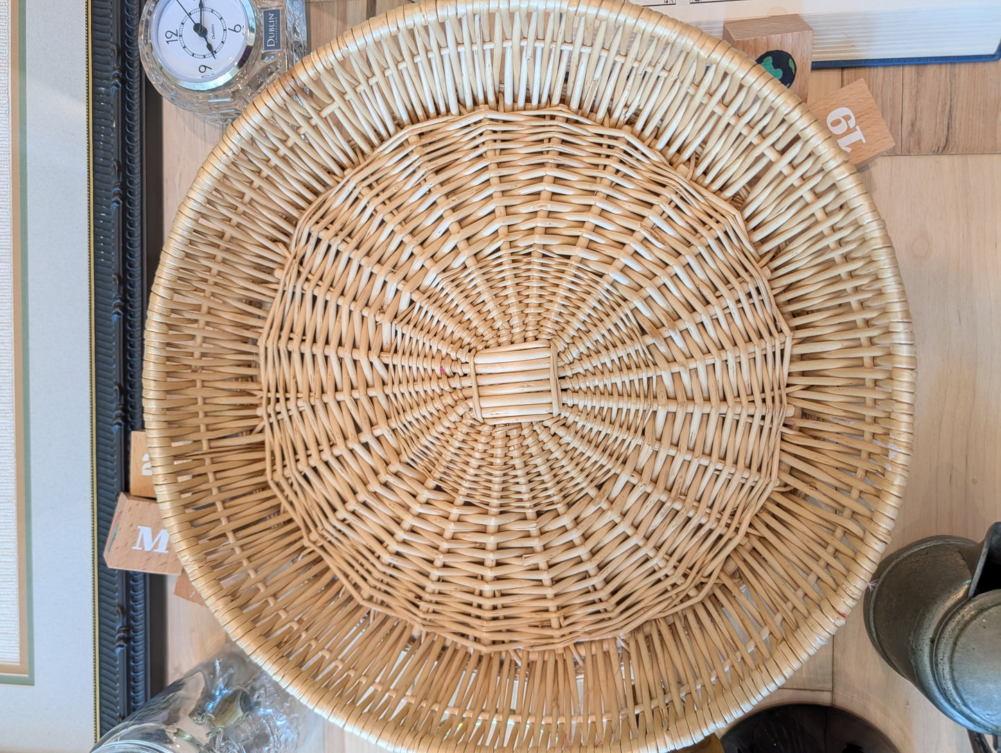Round basket tray