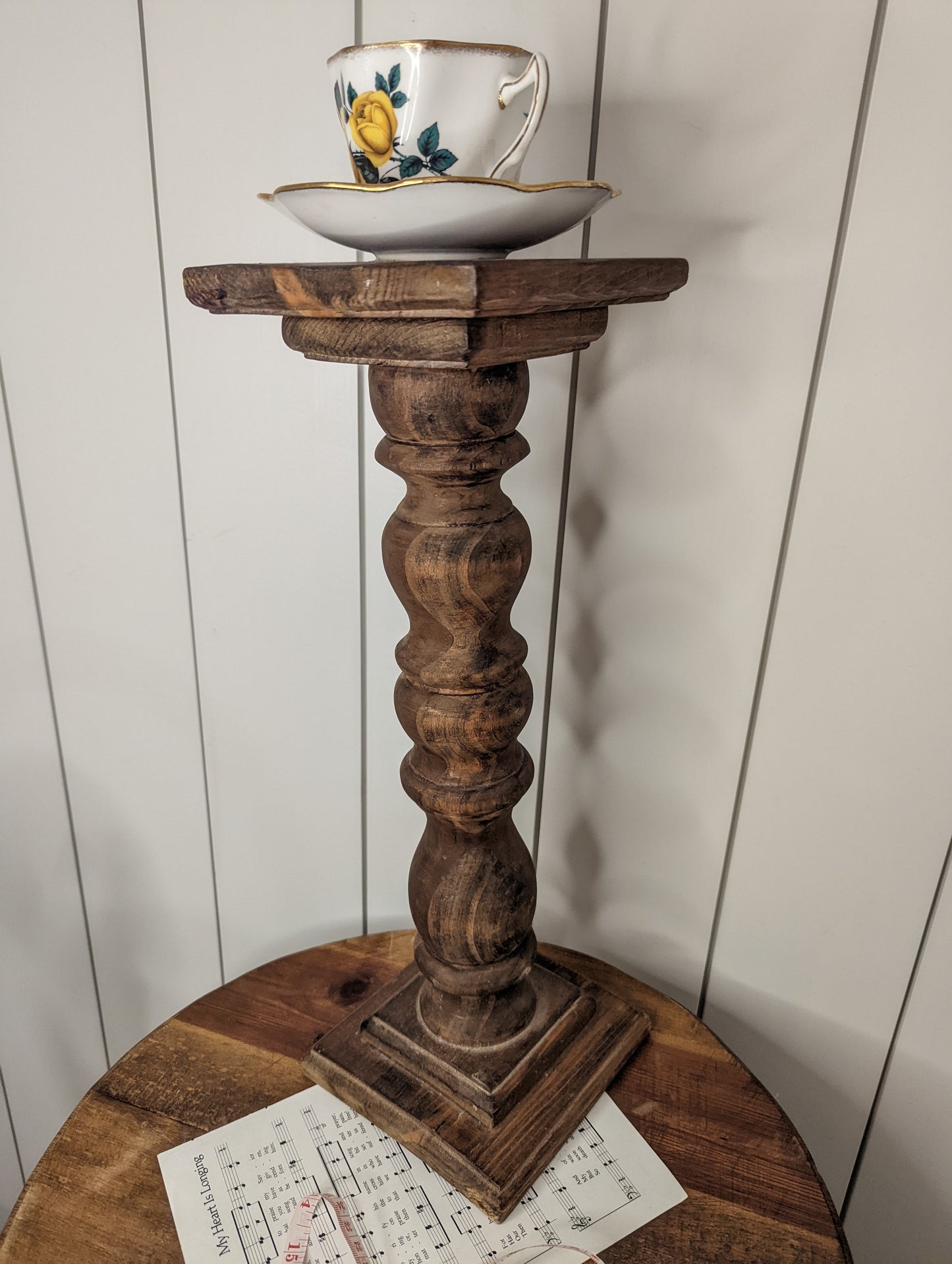 Wood pillar with tea cup