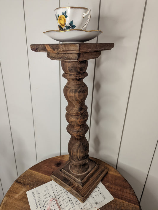 Wood pillar with tea cup