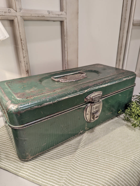 Vintage Tin Tool Box 💚
