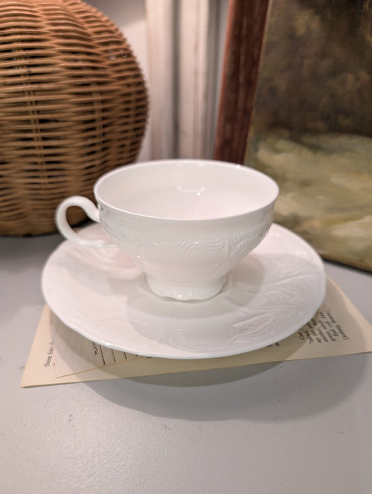 Set of 4 Ornate Tea Cups and Saucers