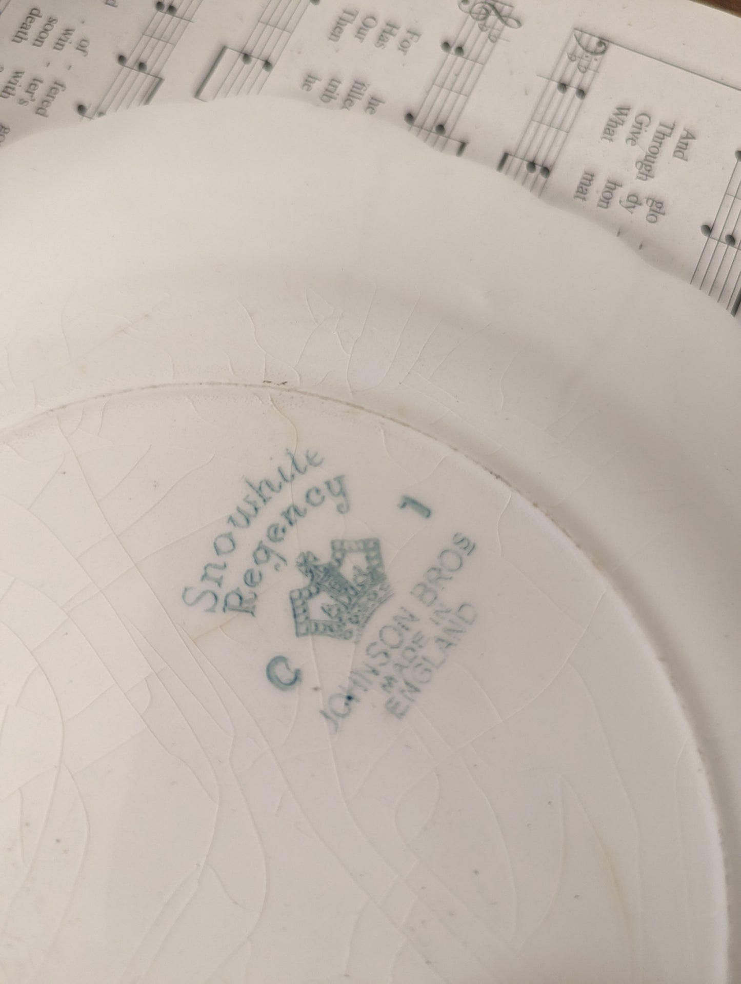 Scallop plates and cup set of 3