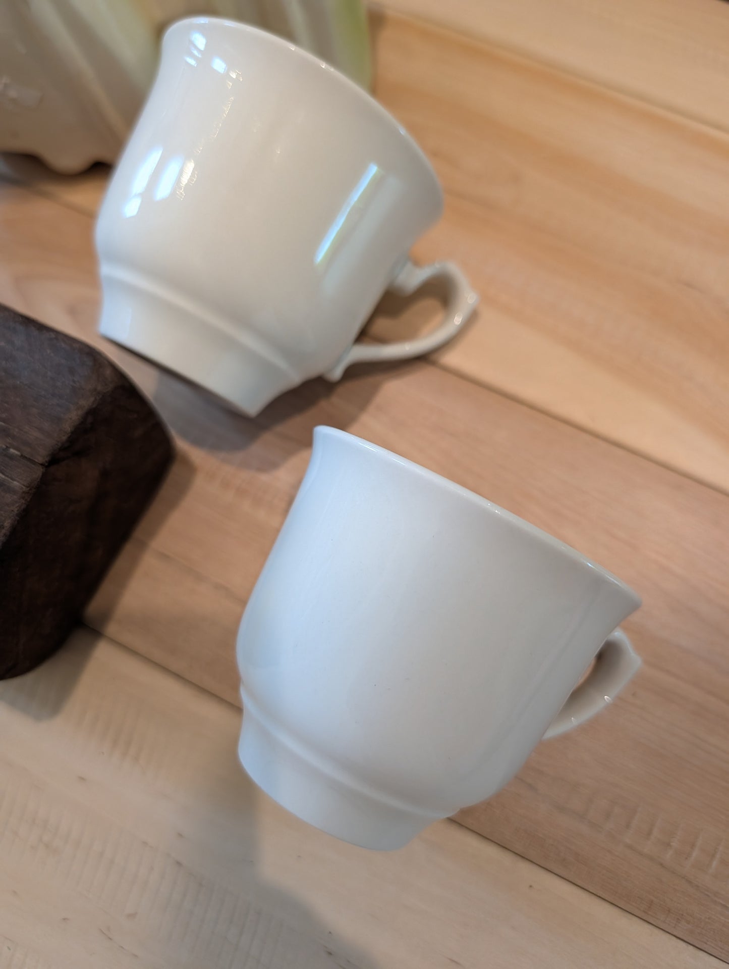 Set of 2 Vintage Tea Cups