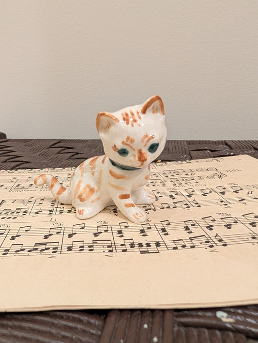 🐾 Vintage Miniature Ceramic Tabby Kitten Figurine – Hand-Painted Ginger & White Cat
