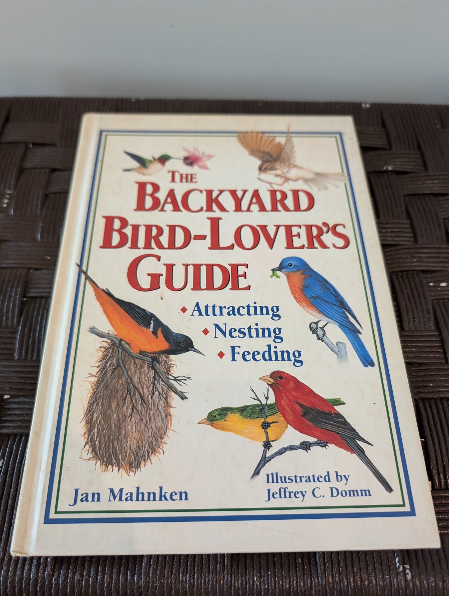 Backyard Bird Lovers Book