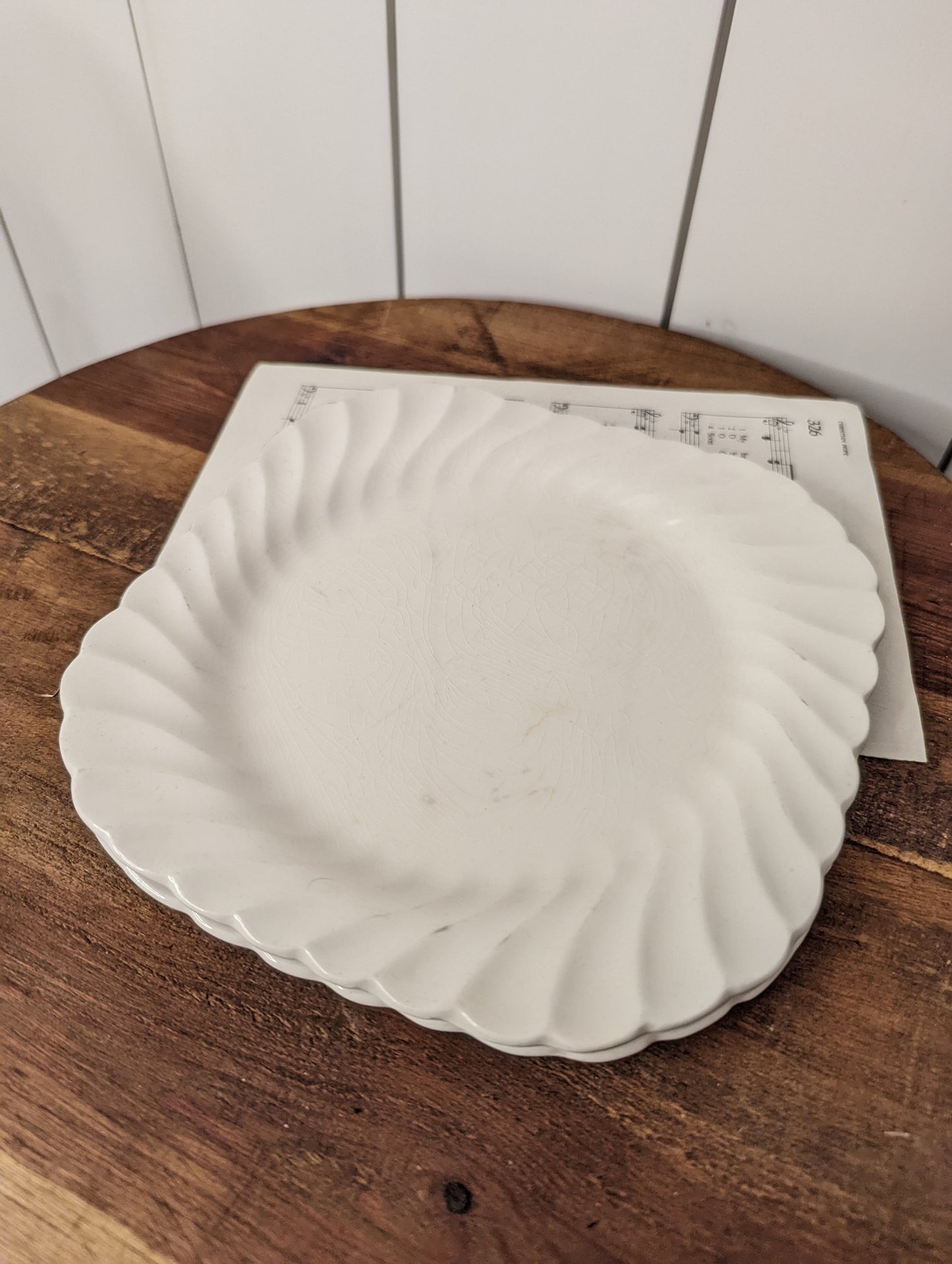 Scallop plates and cup set of 3