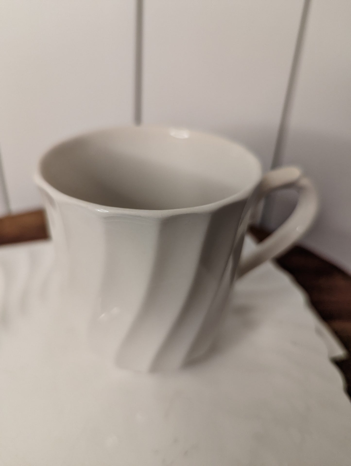 Scallop plates and cup set of 3